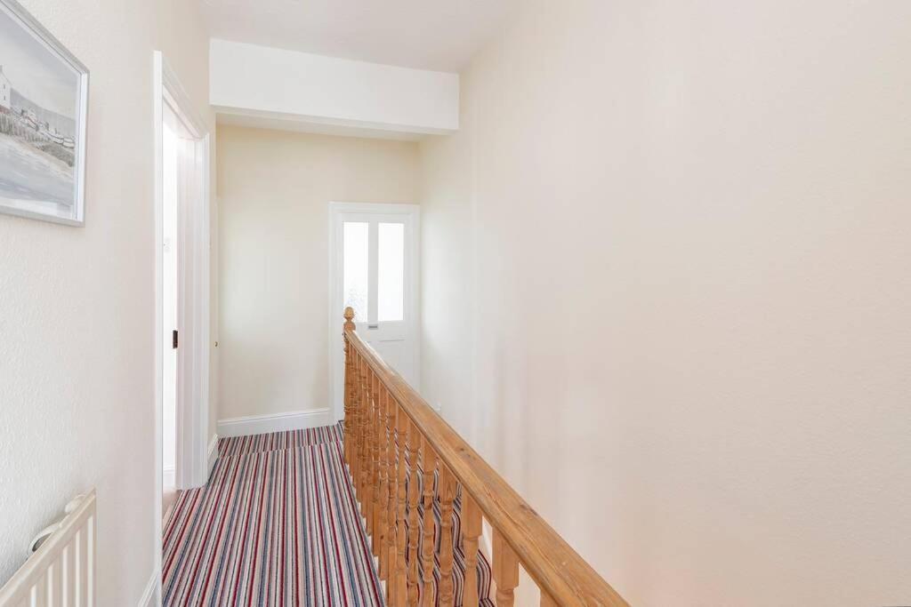 Spacious House - 2 Double Rooms - Street Parking - Garden Bath Bagian luar foto