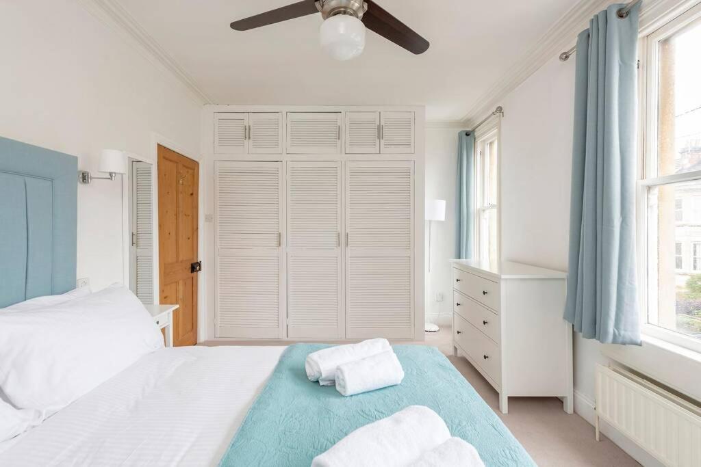 Spacious House - 2 Double Rooms - Street Parking - Garden Bath Bagian luar foto