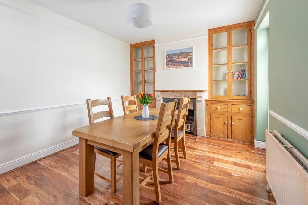 Spacious House - 2 Double Rooms - Street Parking - Garden Bath Bagian luar foto