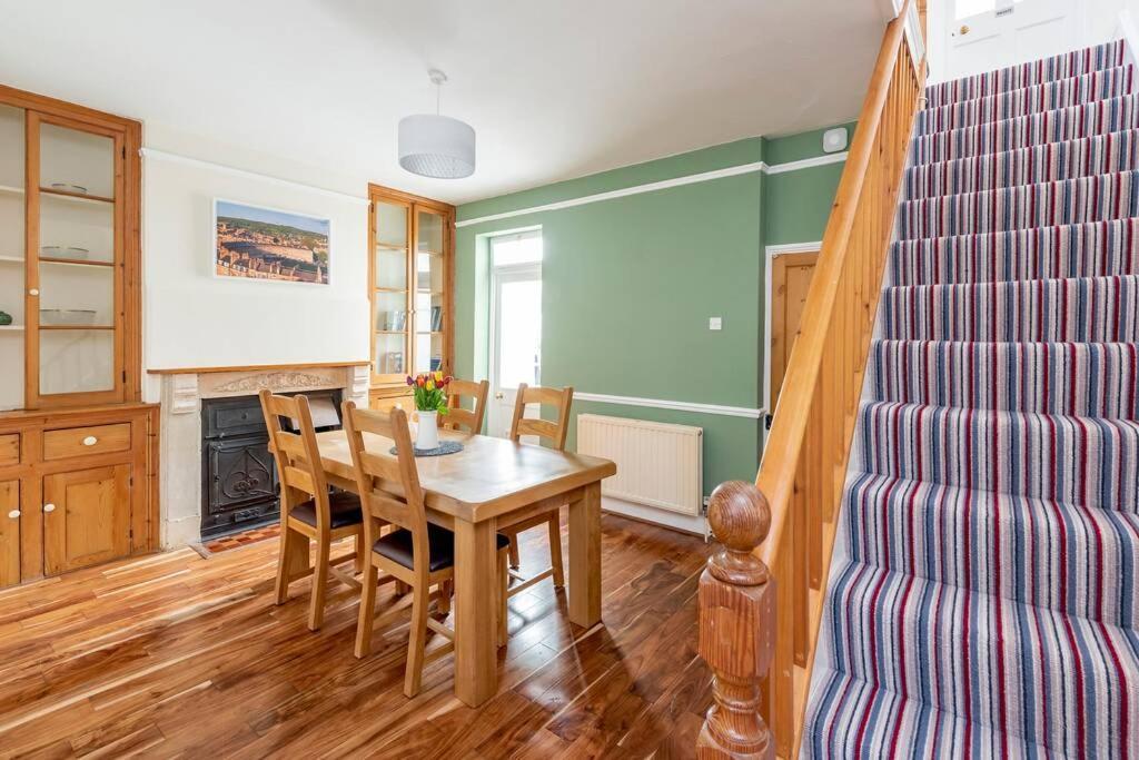 Spacious House - 2 Double Rooms - Street Parking - Garden Bath Bagian luar foto