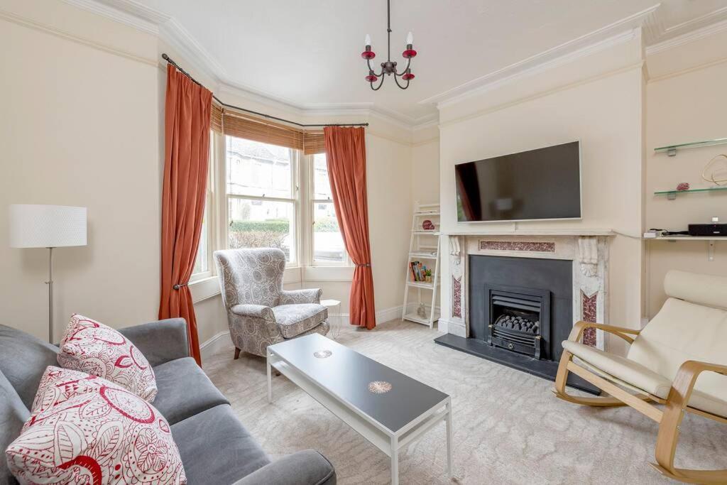 Spacious House - 2 Double Rooms - Street Parking - Garden Bath Bagian luar foto